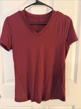 Fit Collective Women's V-Neck Short Sleeve Top - Burgundy